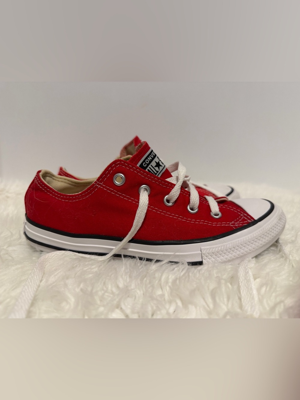 Converse Kids Low Top Sneaker in Red and White 2.5